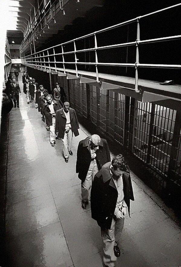 Last prisoners of Alcatraz leaving, 1963