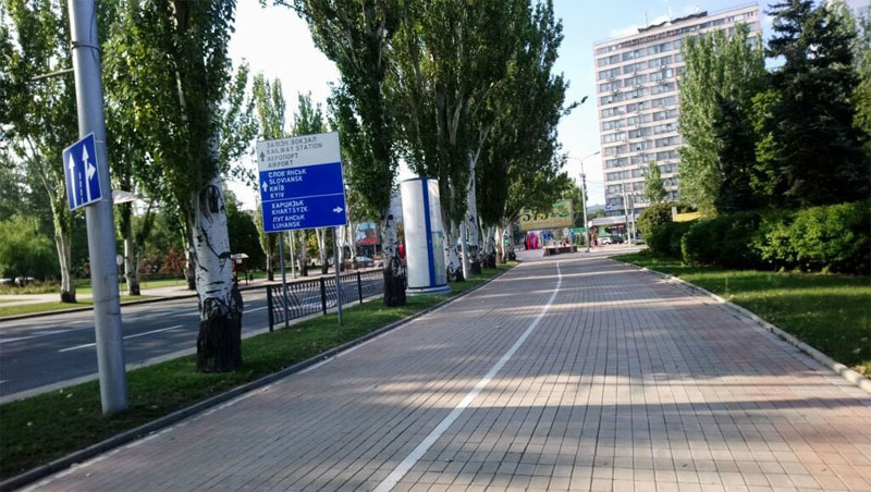 На улицах пустота: в сети показали свежие фото оккупированного Донецка. ФОТО