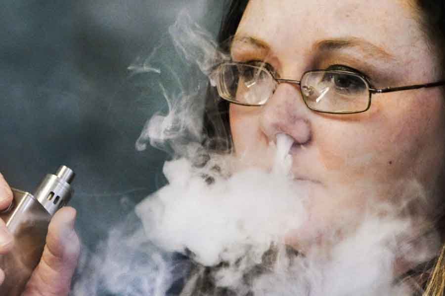 Медики рассказали о пагубном влиянии электронных сигарет на организм человека
