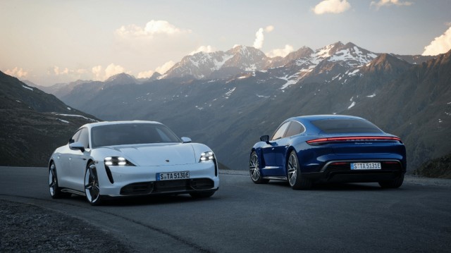 Компания Porsche официально представила электромобили Taycan. ФОТО