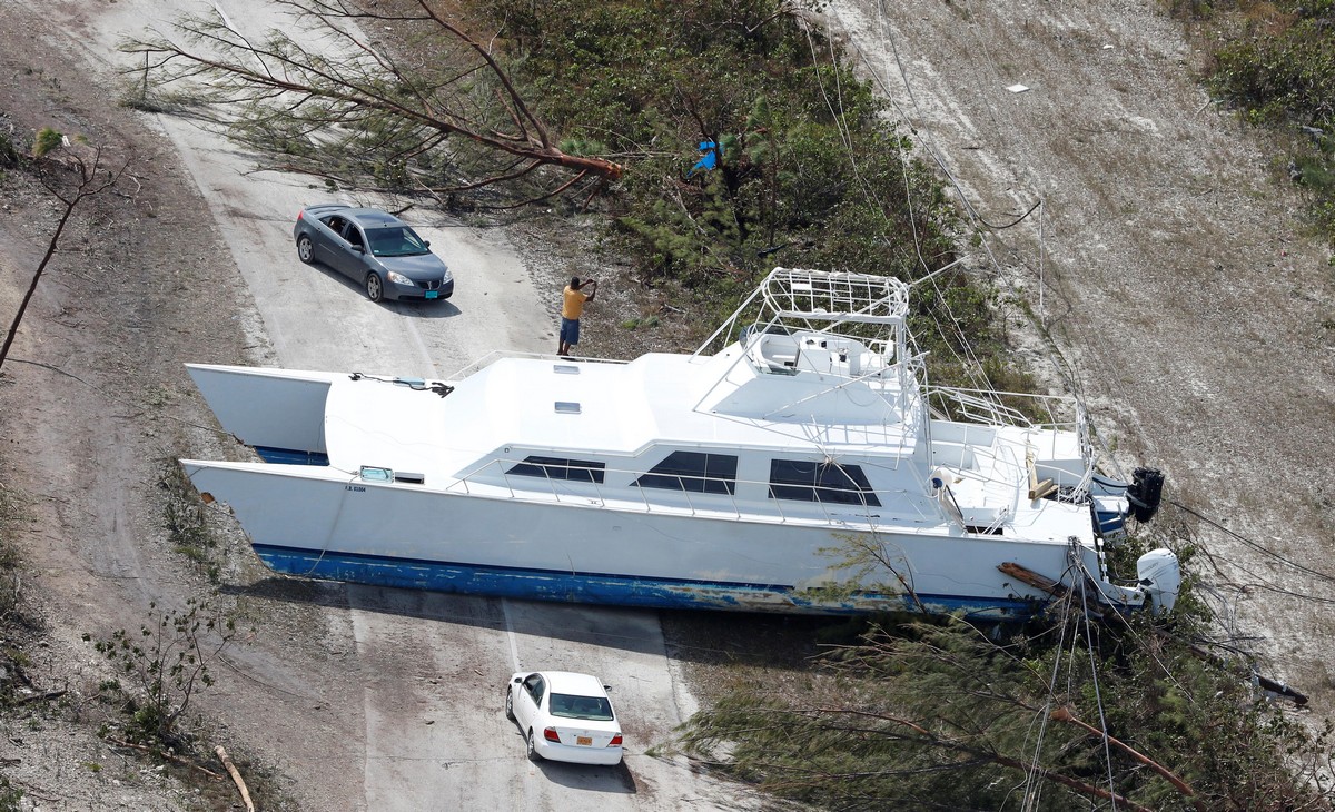 Масштабы разрушительного урагана Дориан, обрушившегося на Багамы