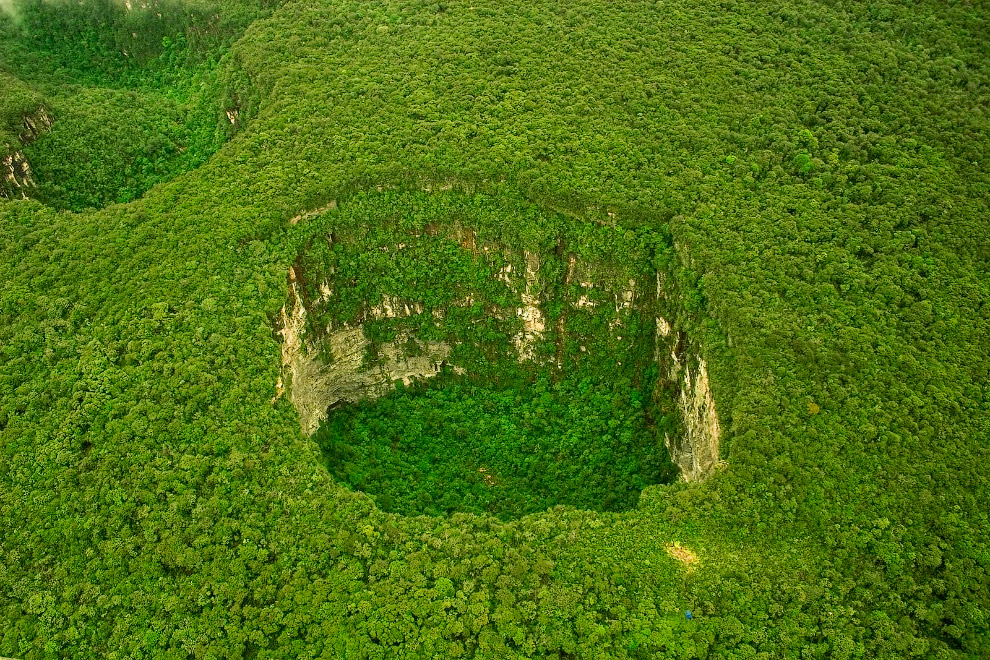 Самые впечатляющие карстовые воронки в мире. Фото