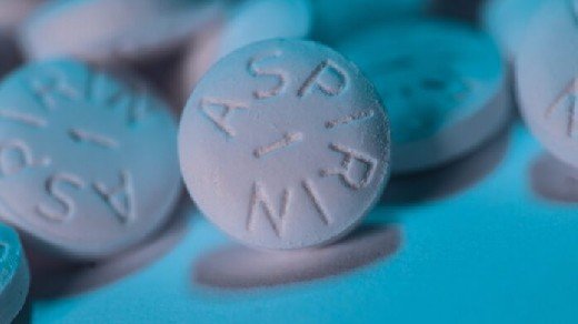 Кардиологи рассказали, кому лучше не принимать аспирин
