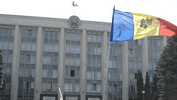 Священники сорвали заседание молдавского парламента 