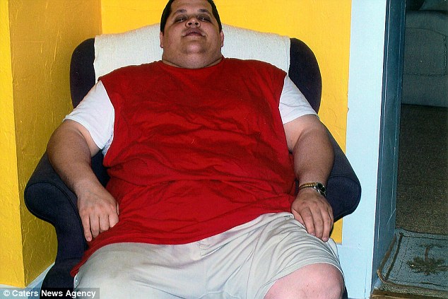 Американец сбросил 90 кг после того, как его заставили купить два места в самолете