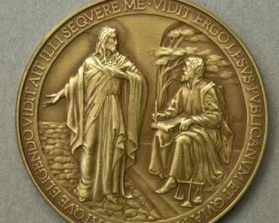 Ватикан выпустил юбилейные монеты с опечаткой в слове "Иисус"