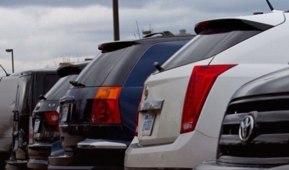 В США блогер раздал желающим машин на 100 тысяч долларов