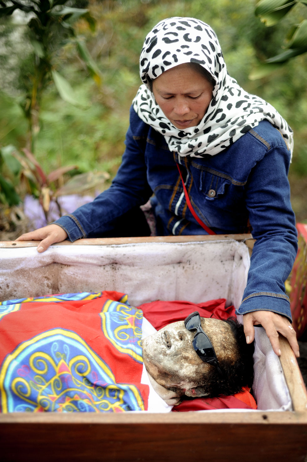 Представители народа тораджи опять выкопали мертвых родственников