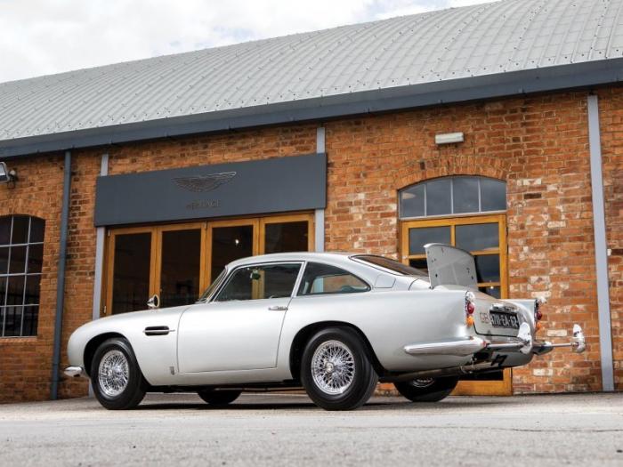 Aston Martin DB5 Джеймса Бонда был продан на аукционе