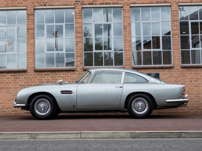 Aston Martin DB5 Джеймса Бонда был продан на аукционе