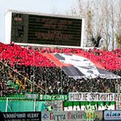 В FARE объяснили, что красно-черный флаг на стадионах не запрещен 