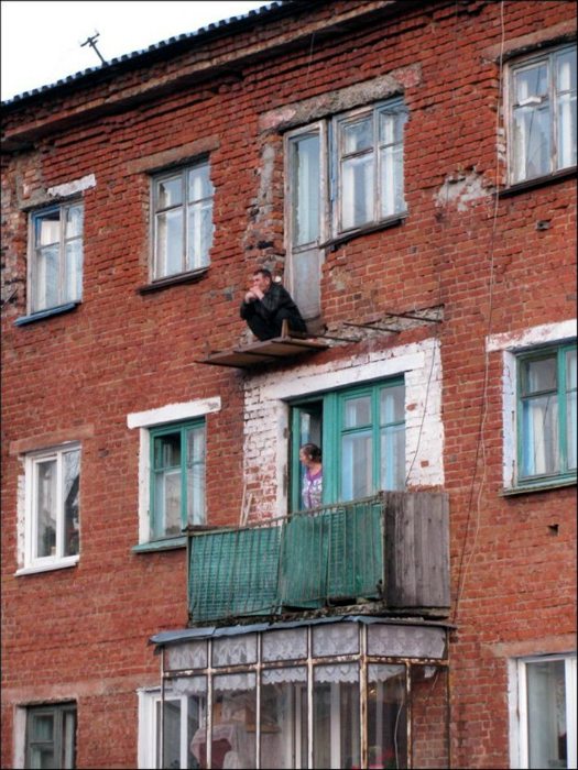 Забавные фотки странных балконов от дизайнеров-любителей. ФОТО