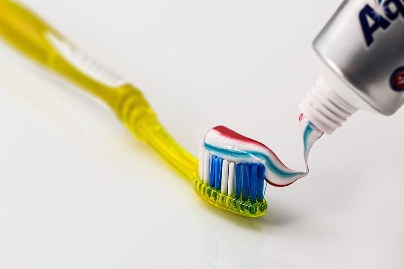 Эксперты рассказали, почему нельзя пробовать отбелить зубы самостоятельно