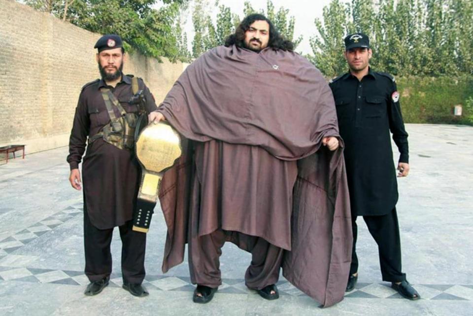 Арабский силач, который весит 430 килограммов. ФОТО
