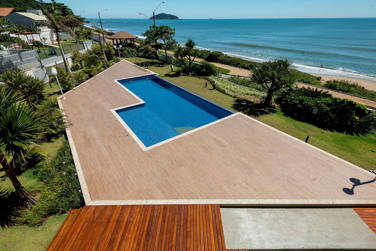 Стильная резиденция с видом на море в Бразилии