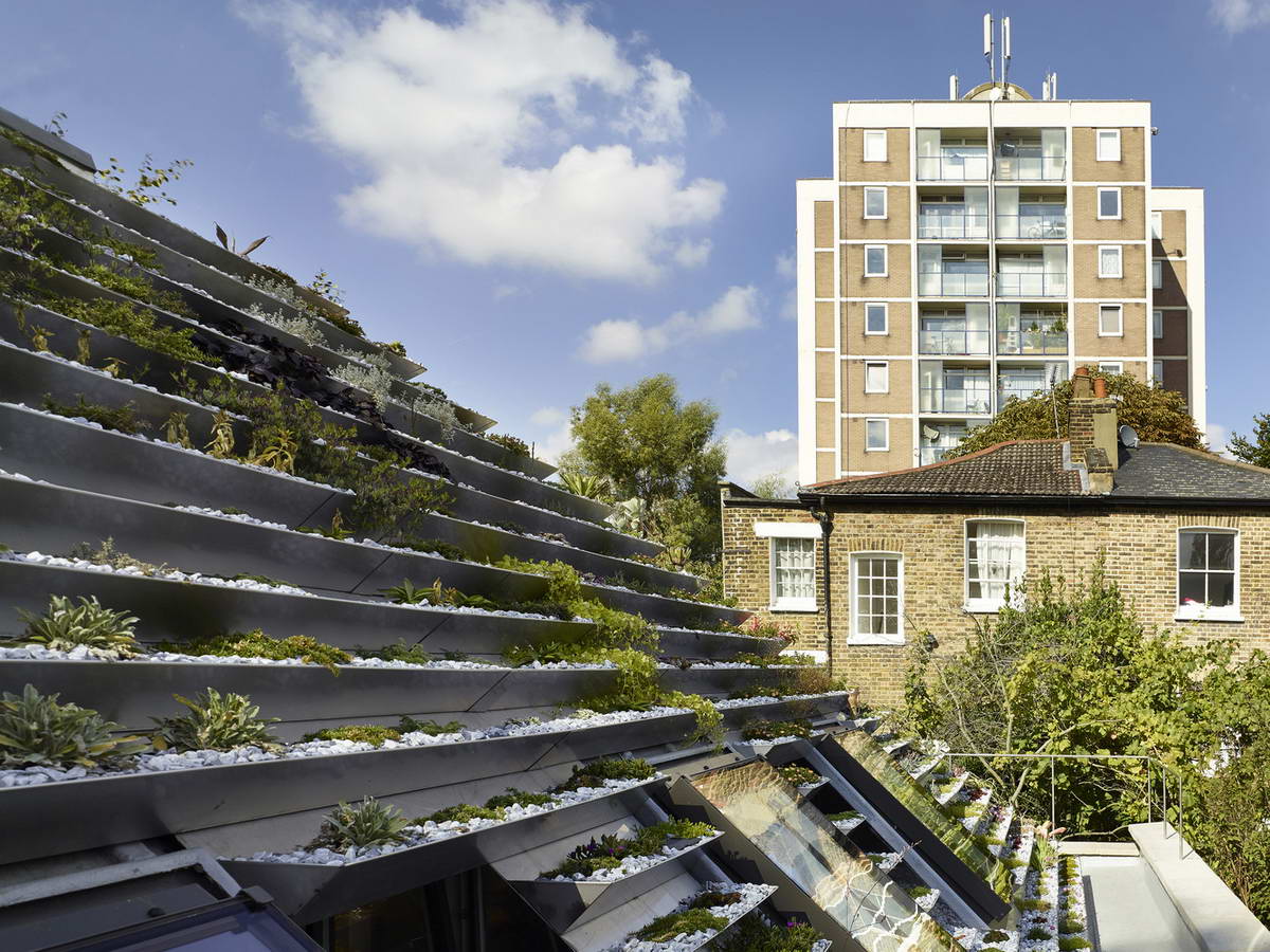 Дом с садом на крыше в Великобритании