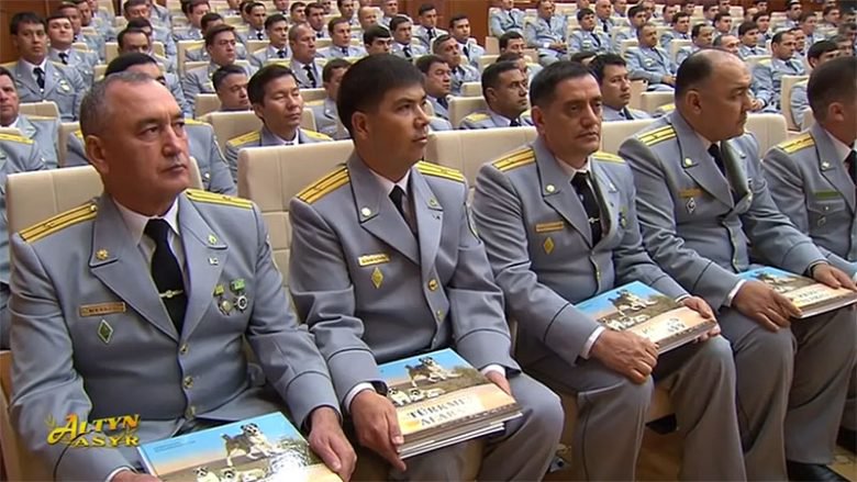 В Туркменистане массово веселились по случаю выхода книги президента. ВИДЕО