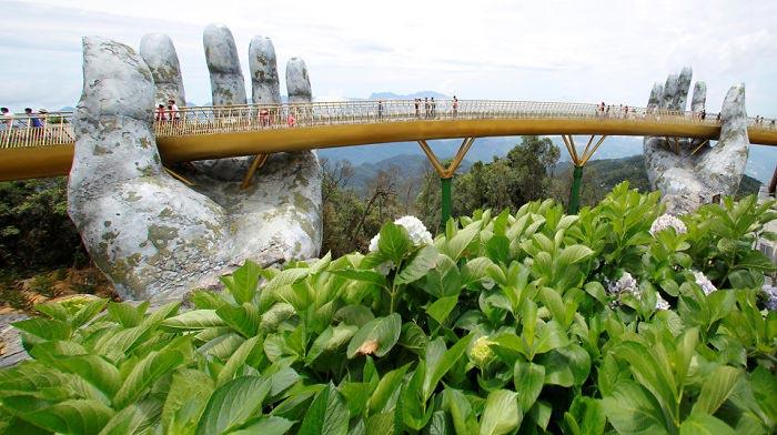 Захватывающий дух мост во Вьетнаме? золотой мост во вьетнаме, мост с двумя руками 