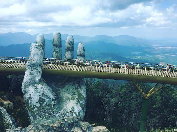 Захватывающий дух мост во Вьетнаме? золотой мост во вьетнаме, мост с двумя руками 