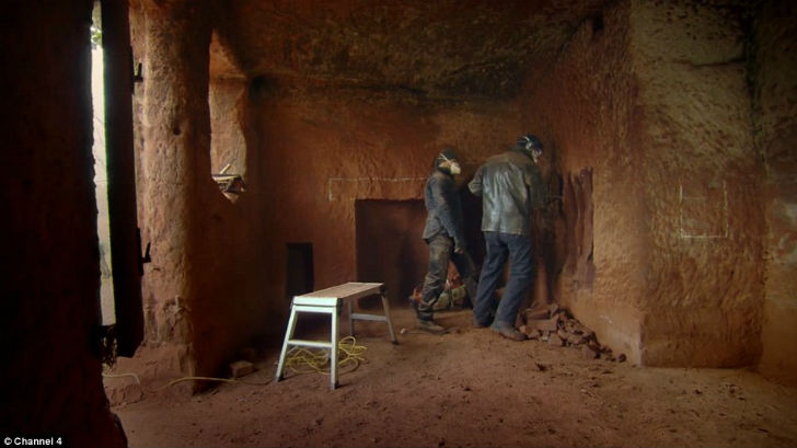 Бизнесмен построил дом своей мечты в пещере. ФОТО