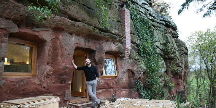 Бизнесмен построил дом своей мечты в пещере. ФОТО