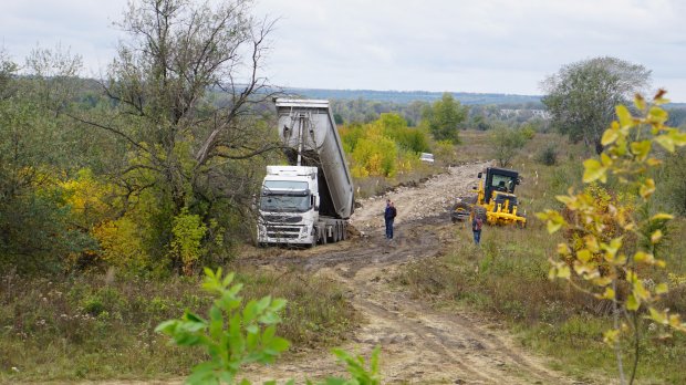 Как восстанавливают мост в Станице Луганской. ФОТО