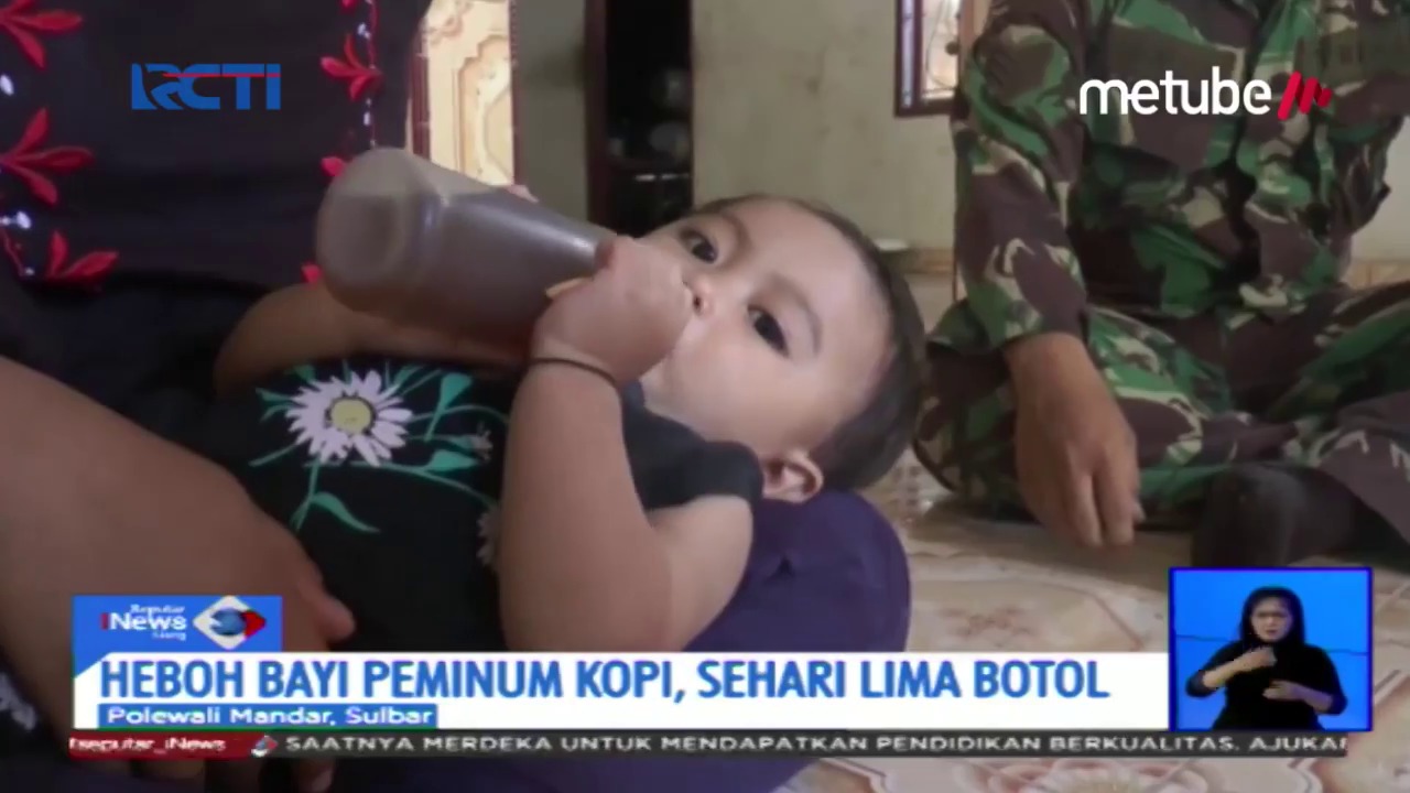 Кофеманка с пеленок: в Индонезии мать поит годовалую малышку кофе вместо молока. ФОТО