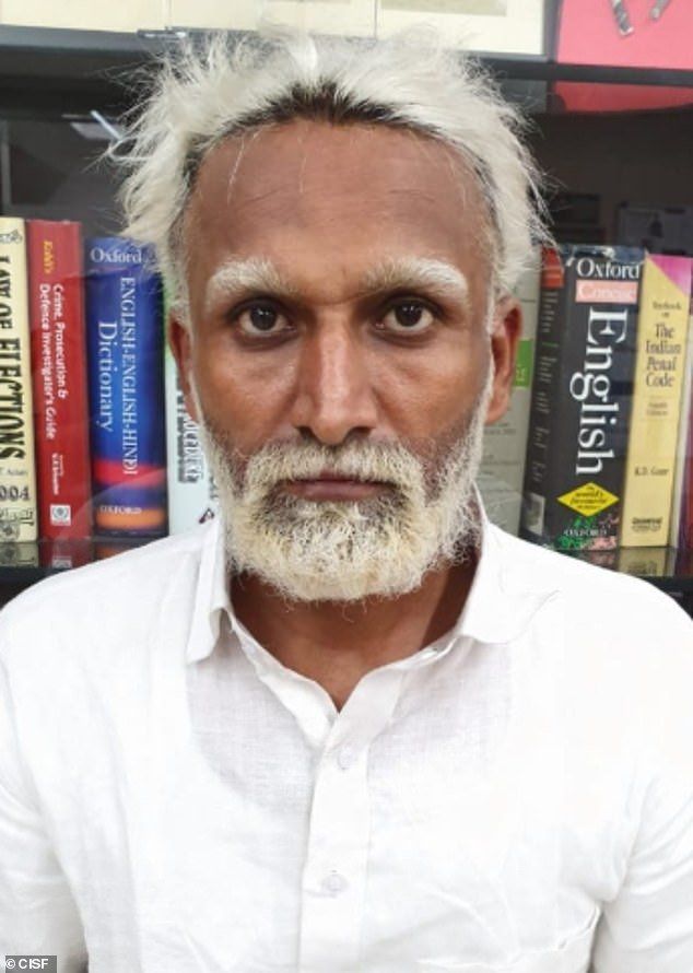 32-летний житель Индии прикинулся 81-летним стариком, чтобы улететь в США