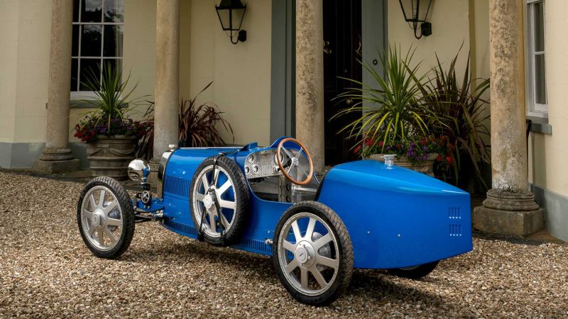 Легендарный Bugatti Type 35 для маленьких гонщиков