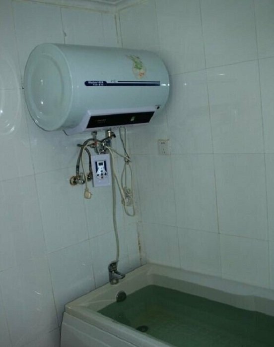 В современных квартирах ванна имеется, но она в основном служит резервуаром для хранения воды. | Фото: amic.ru.