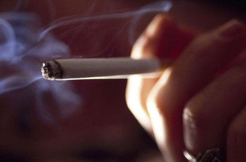 Курильщики работают на неделю меньше чем те, кто не курит