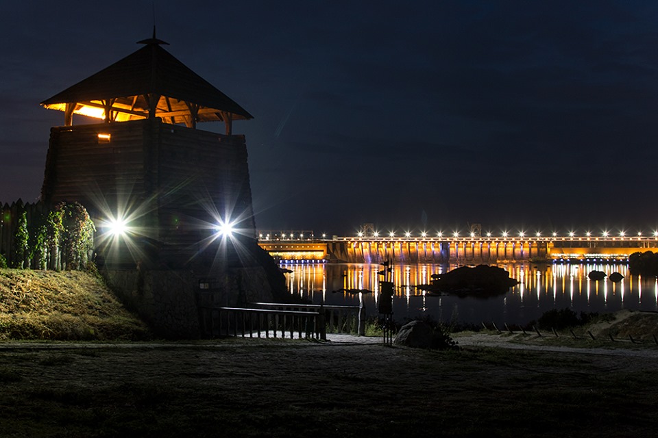 Фотограф показал снимки ночной Запорожской Сечи. ФОТО