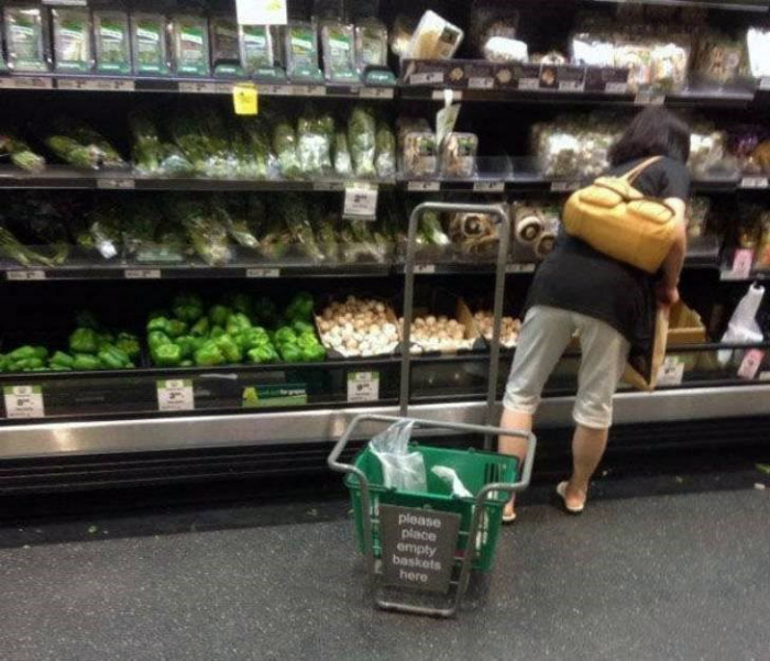 Захватил лишнее в супермаркете. | Фото: Nastroy.