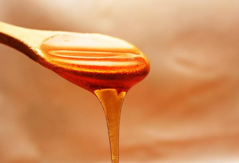 Названы 5 причин включить мед в повседневную диету