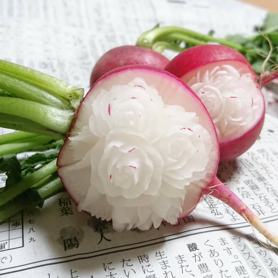Замысловатые узоры на овощах и фруктах от японского шеф-повара