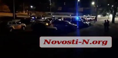 В Николаеве возле гостиницы «Турист» с ножом напали на таксиста. ВИДЕО