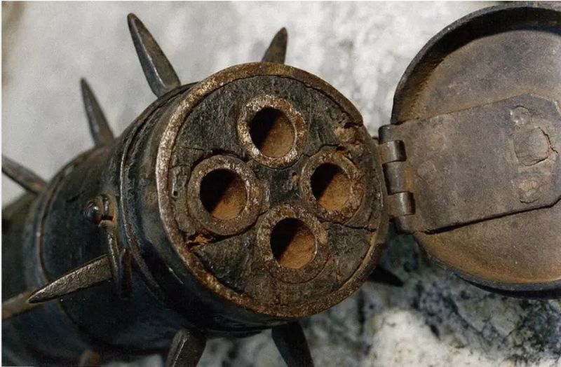 Средневековая дубинка со скрытым огнестрелом