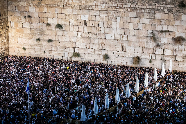 До 200 тысяч евреев прочли «Слихот» у Стены Плача. ФОТО