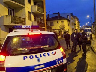 Во Франции арестовали родителей жившей в багажнике девочки