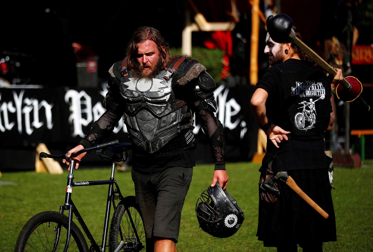 Рыцарские бои на велосипедах Pedal Battle в Германии