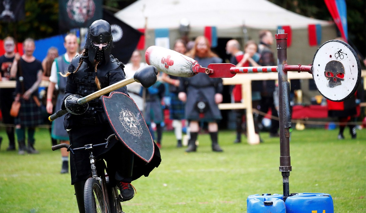 Рыцарские бои на велосипедах Pedal Battle в Германии