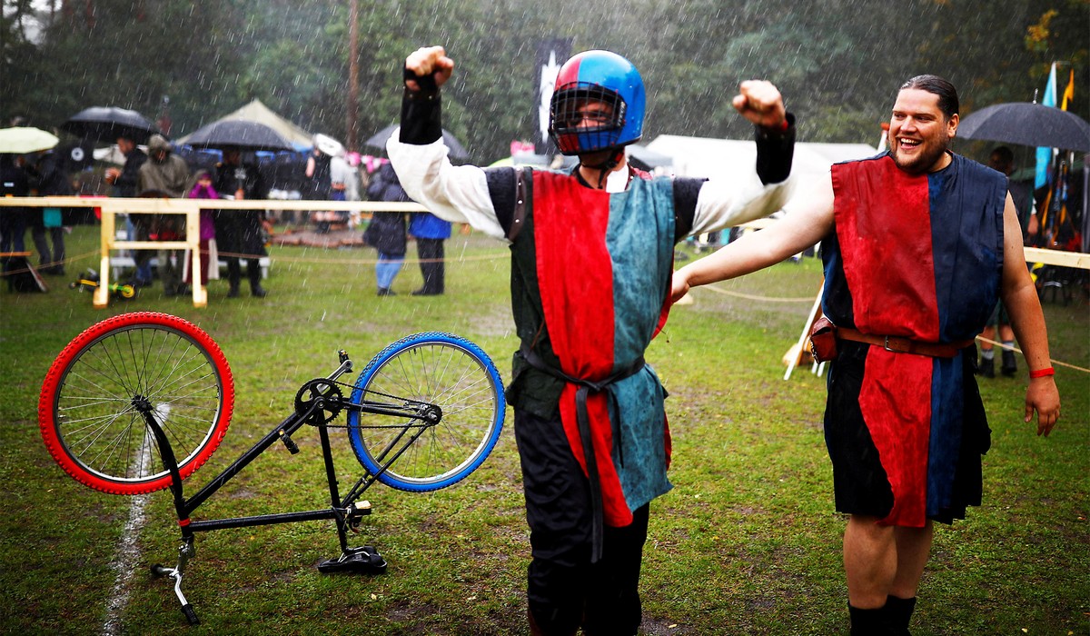 Рыцарские бои на велосипедах Pedal Battle в Германии