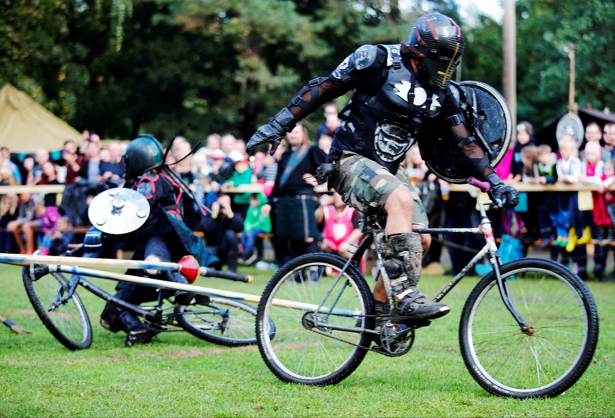 Рыцарские бои на велосипедах Pedal Battle в Германии