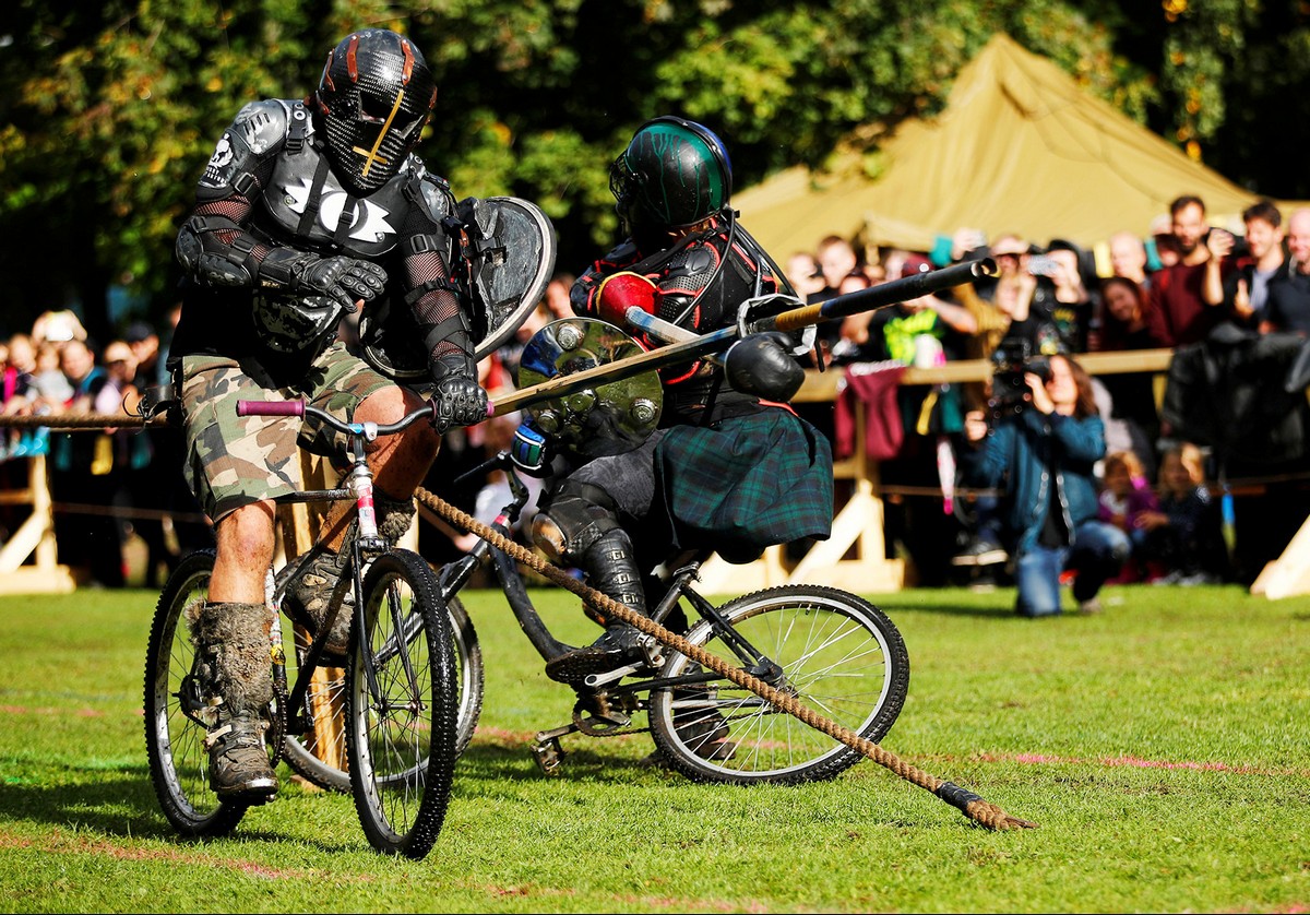 Рыцарские бои на велосипедах Pedal Battle в Германии