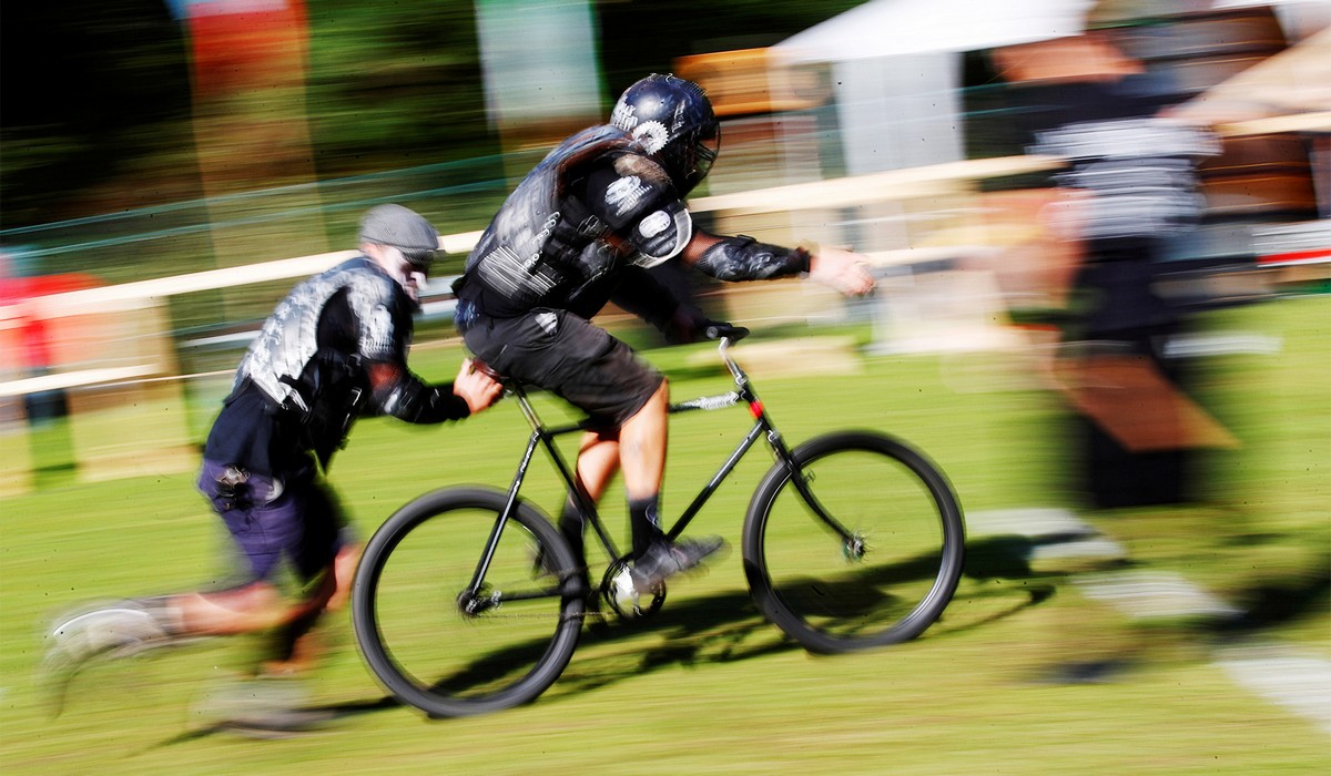 Рыцарские бои на велосипедах Pedal Battle в Германии