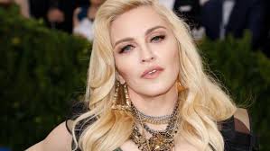 Мадонна из-за травмы колена отложила шоу Madame X в Нью-Йорке