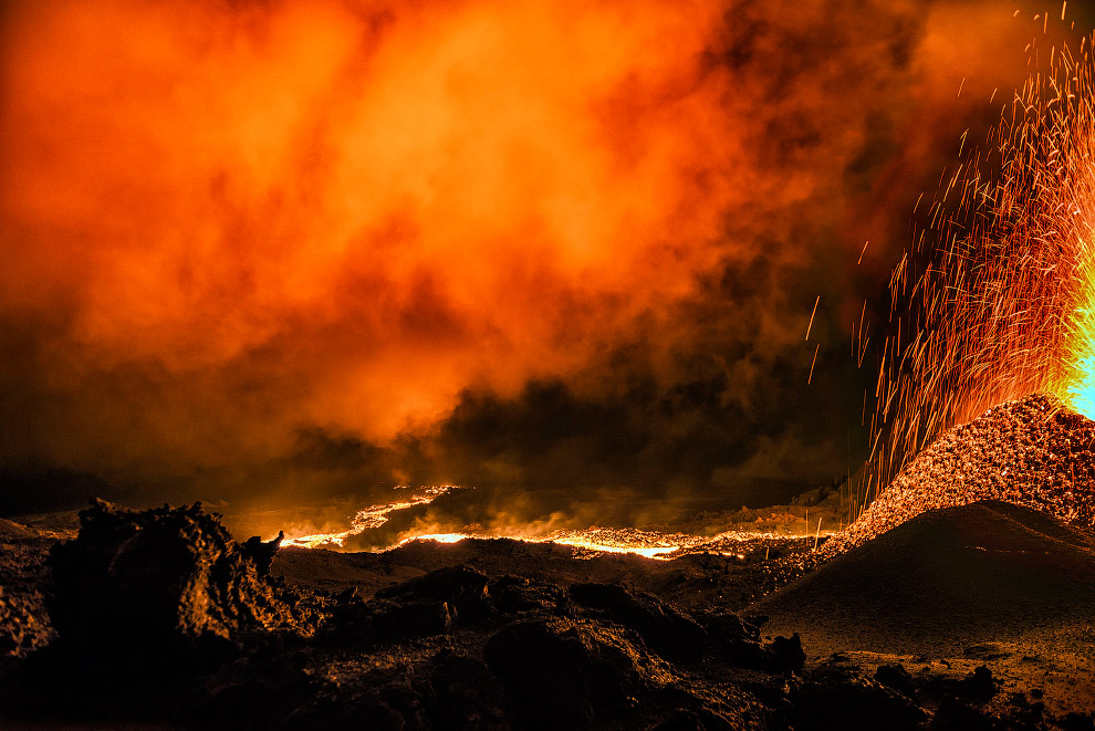 Вулкан Питон-де-ла-Фурнез или врата ада во Франции