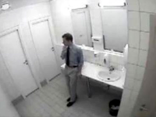 В половине туалетов Украины есть скрытые камеры