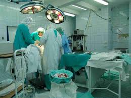 На Прикарпатье врач в спешке вырезал 19-летней роженице матку 