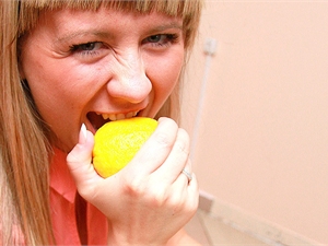 Лимоны и апельсины в больших количествах опасны для женщин 